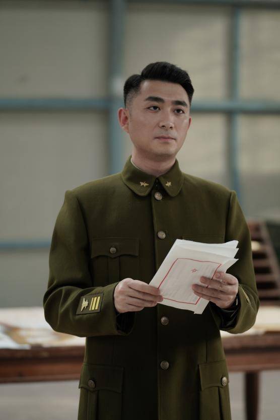 诙谐的角色出现,而这次"唐世箴"也让观众看到了作为演员的郭晓小身上