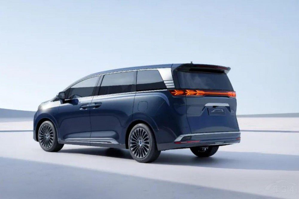 打开天窗说亮话，腾势D9对比岚图梦想家，谁更值得买？