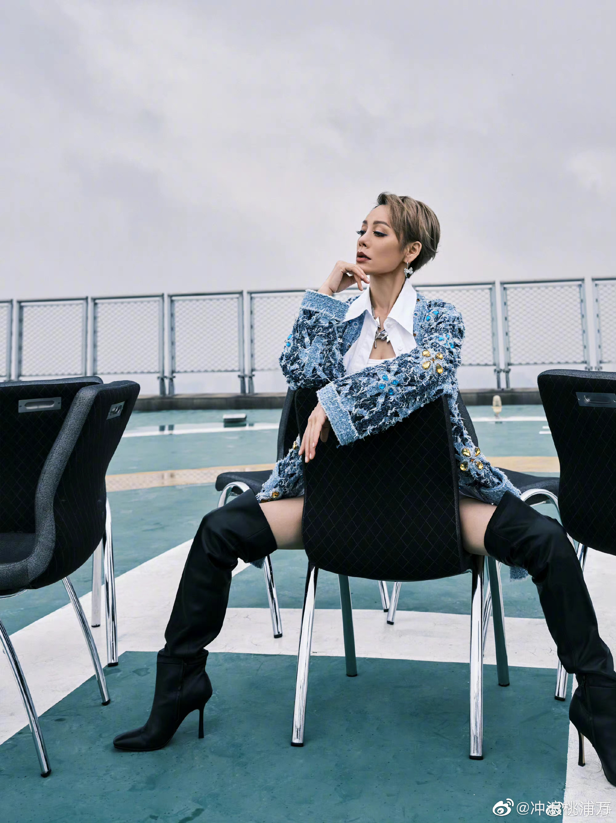 宁静穿高跟鞋晨练