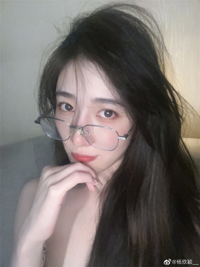 演员胡耘豪宣布离婚，前妻晒出轨证据，男方承认发520红包给小三休闲区蓝鸢梦想 - Www.slyday.coM