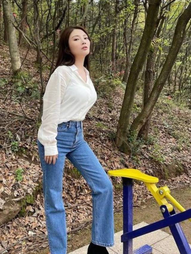 徐冬冬终于换风格了,穿遮臀白衬衫清纯靓丽,整个人气质更高级了休闲区蓝鸢梦想 - Www.slyday.coM 徐冬冬终于换风格了,穿遮臀白衬衫清纯靓丽,整个人气质更高级了休闲区蓝鸢梦想 - Www.slyday.coM