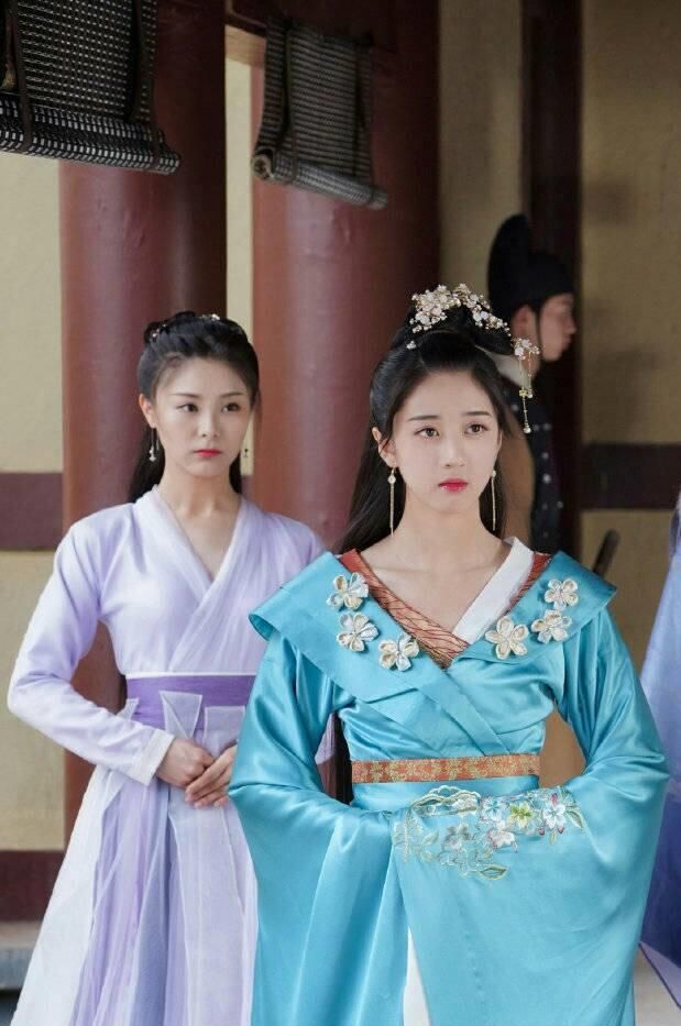 《山寨小萌主》刘玉瑶跳崖身亡,常乐逆袭成太子妃,有几处伏笔|常乐|刘