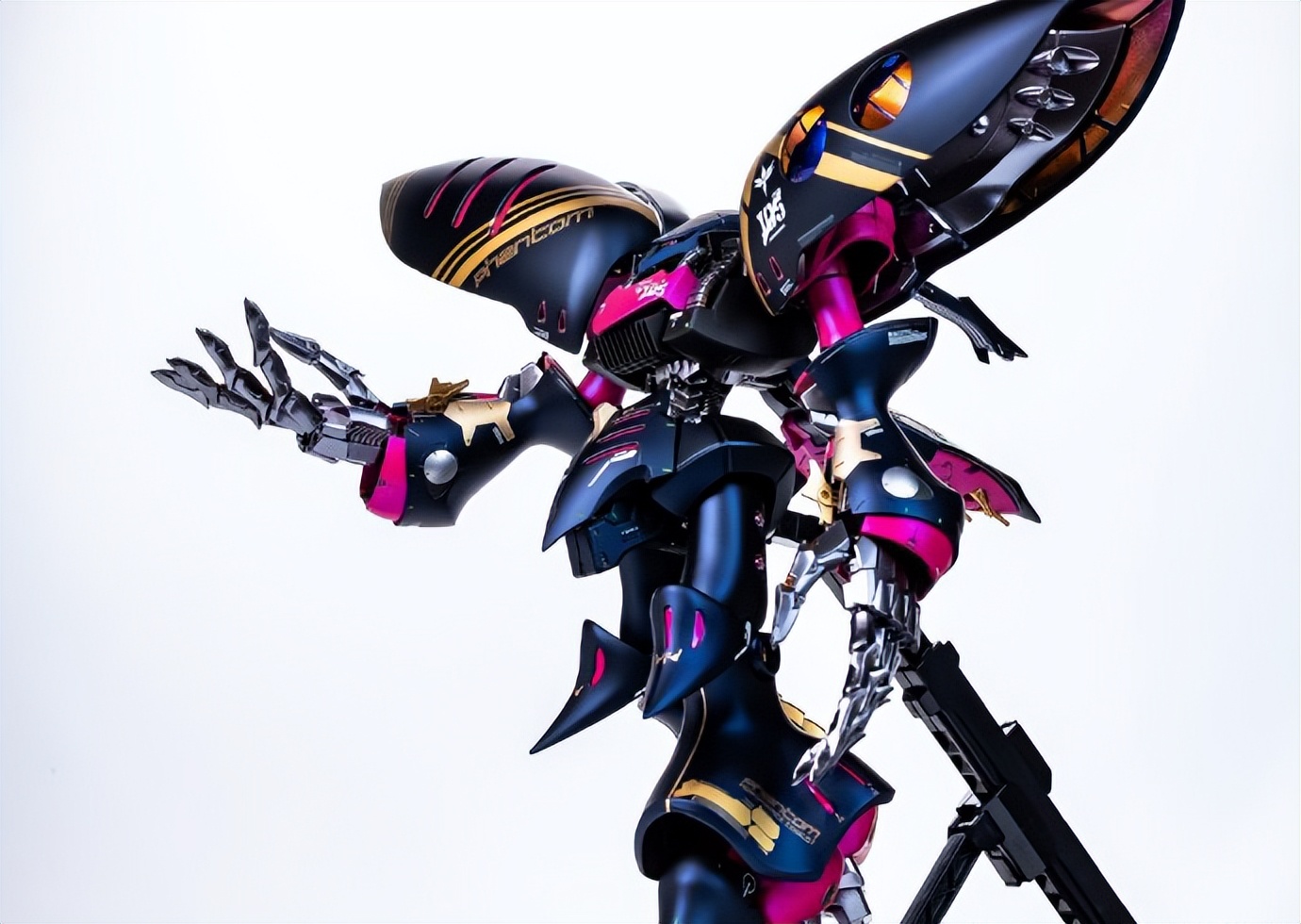 原版的这款模型配色与普通的卡碧尼比较接近,经过模友换色重涂之后