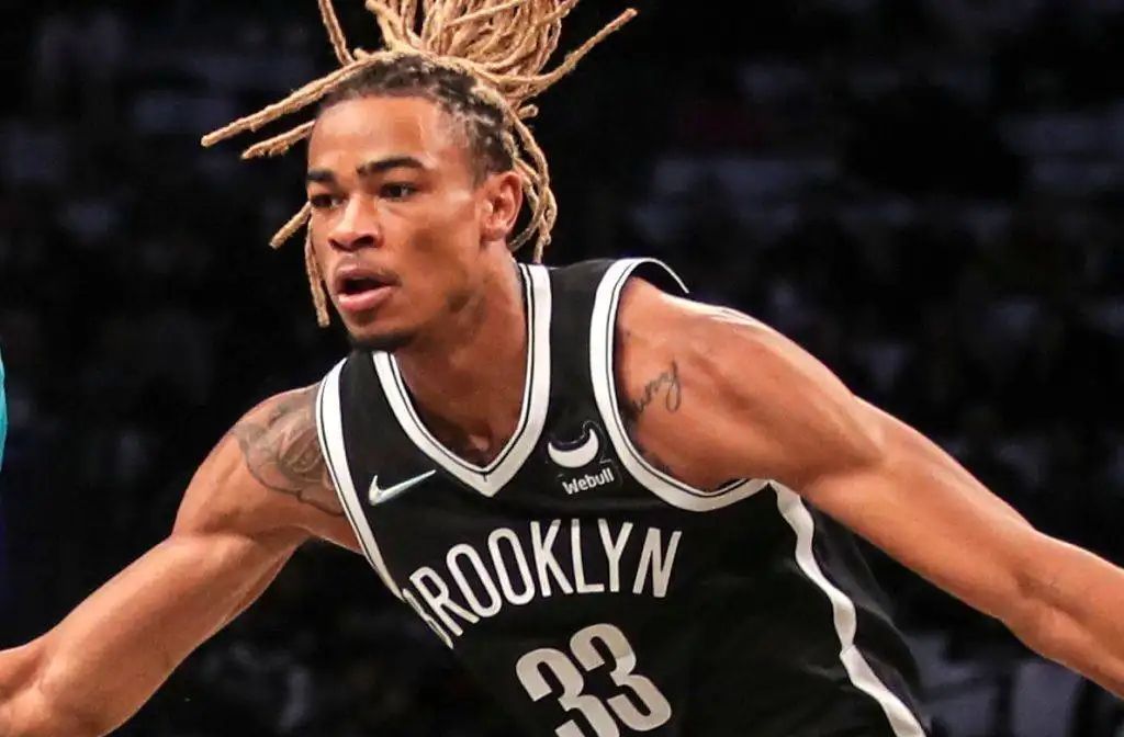 篮网续约不止欧文一人!内线蓝领只要3500万 他是小球必需品__财经头条