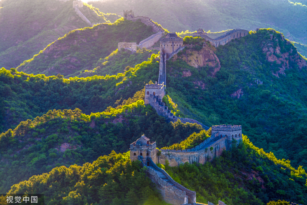 5月26日,初夏时节,河北省承德市滦平县金山岭长城,崇山峻岭,郁郁葱葱