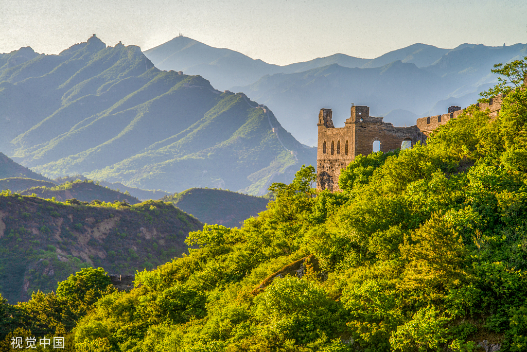 5月26日,初夏时节,河北省承德市滦平县金山岭长城,崇山峻岭,郁郁葱葱