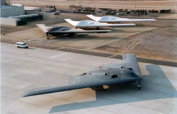B-21服役后将取代现役B-2隐形轰炸机的地位
