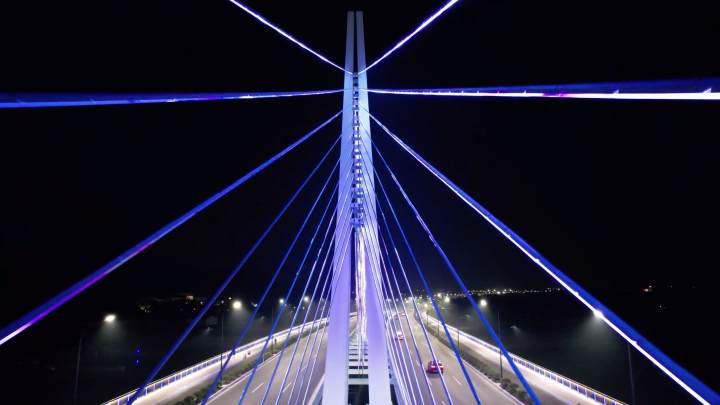 在桥下可以看水幕投影诸暨这座大桥的夜景美翻了