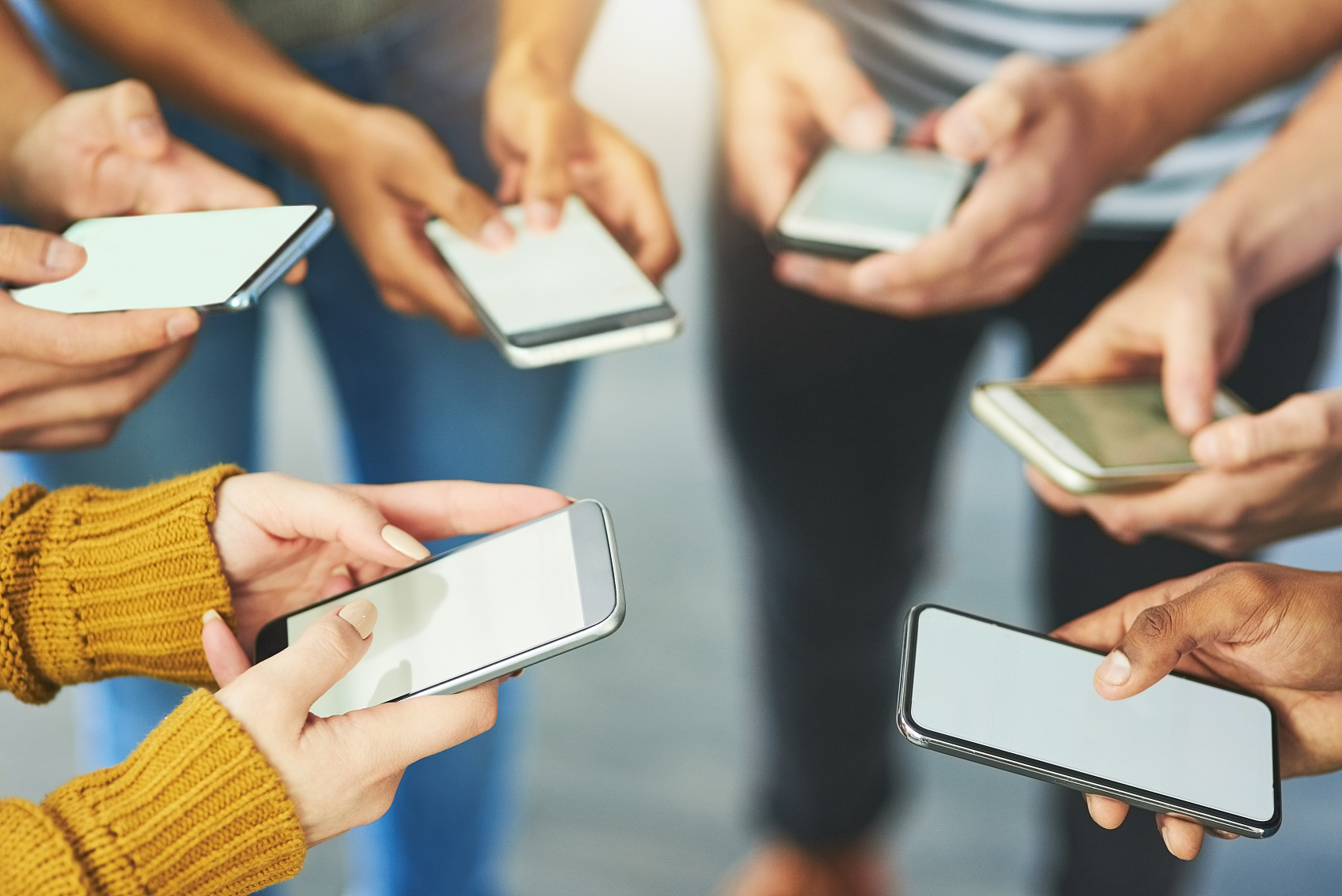 下班后用微信处理工作时猝死，算工伤吗？休闲区蓝鸢梦想 - Www.slyday.coM