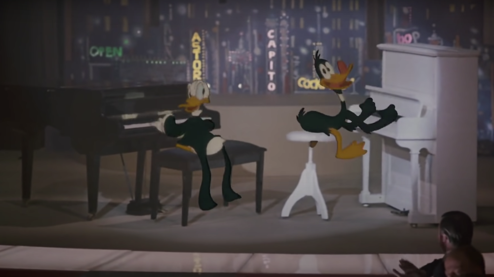 在迪斯尼电影《谁陷害兔子罗杰》中，达菲鸭与唐老鸭上演了“梦幻同台”。 视频截图