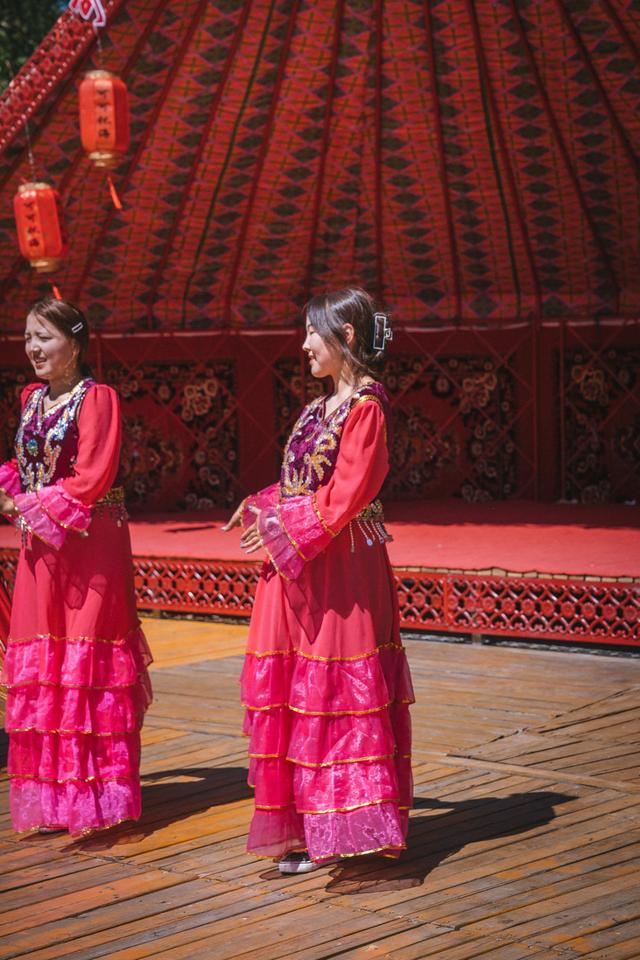 新疆旅行：追寻牧羊人的歌声，我们遇见了一片超美白桦林休闲区蓝鸢梦想 - Www.slyday.coM