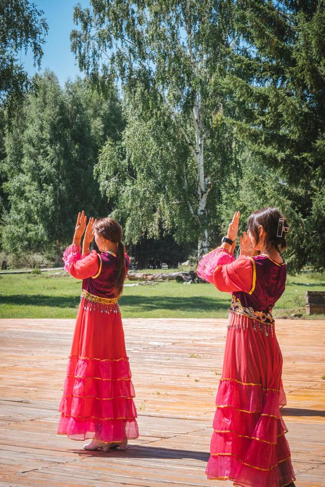 新疆旅行：追寻牧羊人的歌声，我们遇见了一片超美白桦林休闲区蓝鸢梦想 - Www.slyday.coM