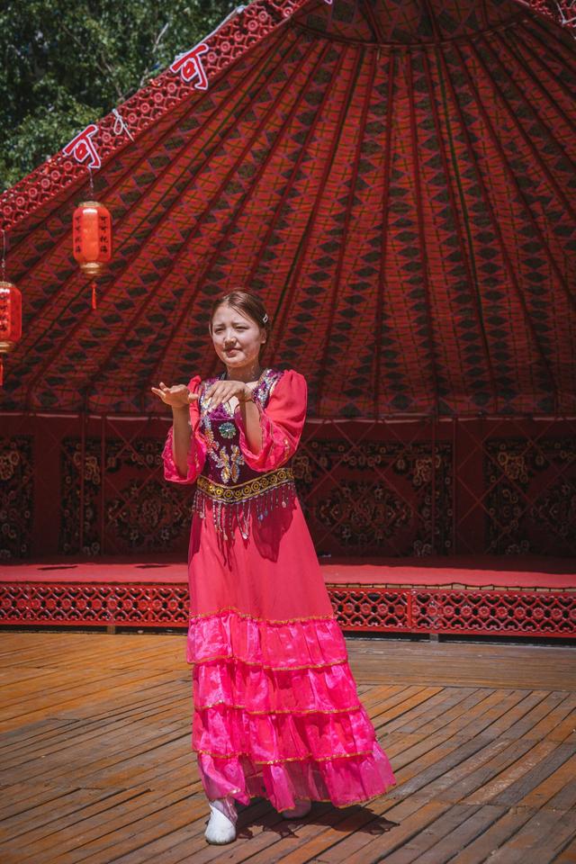 新疆旅行：追寻牧羊人的歌声，我们遇见了一片超美白桦林休闲区蓝鸢梦想 - Www.slyday.coM