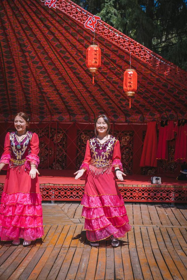 新疆旅行：追寻牧羊人的歌声，我们遇见了一片超美白桦林休闲区蓝鸢梦想 - Www.slyday.coM