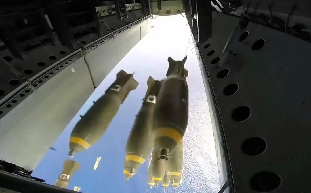 炸弹界天花板俄罗斯超大杀器巨型航弹一枚瞬间覆盖6600平方米