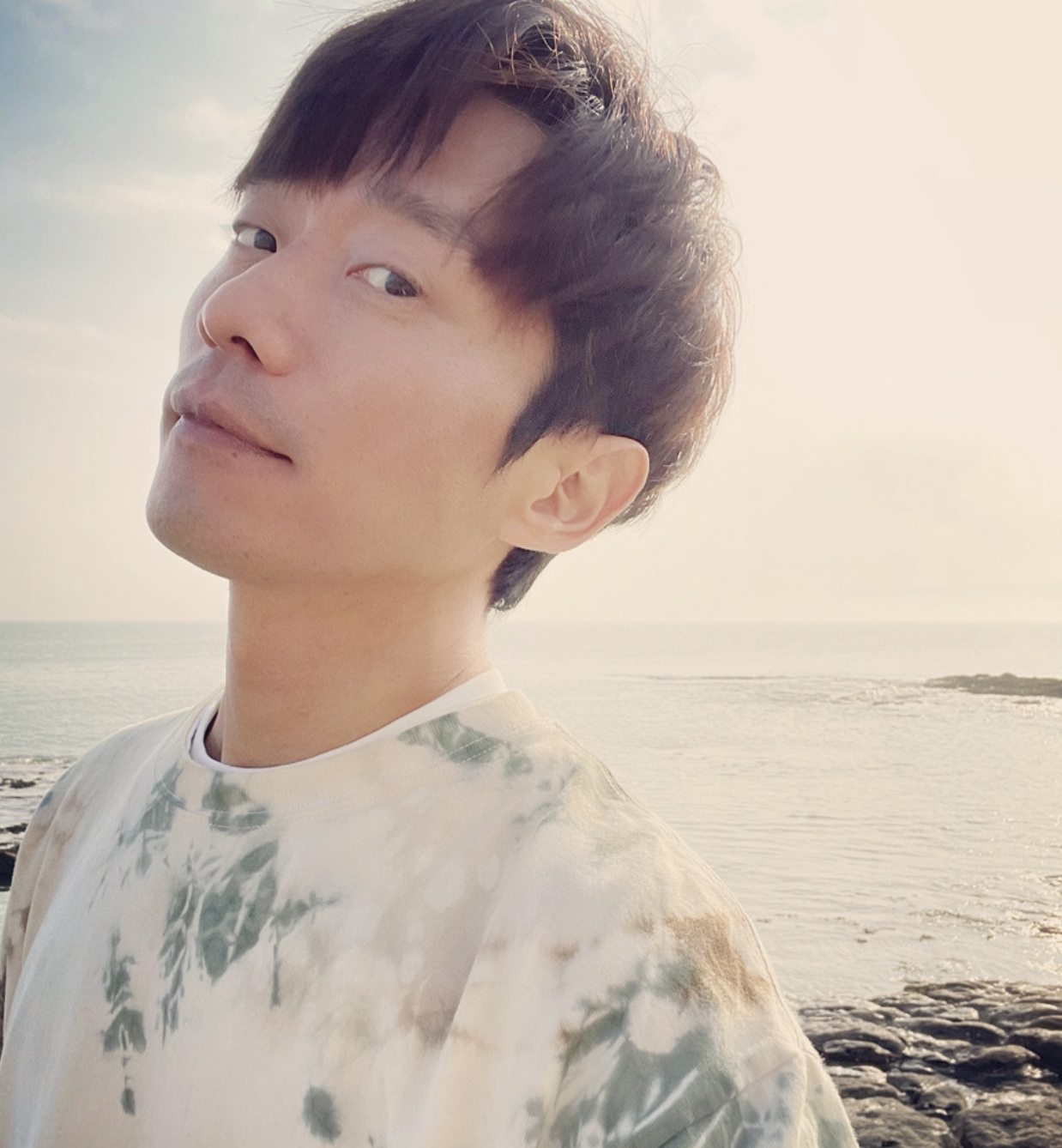 王心凌翻红带火前搭档40岁微笑王子张栋梁近照略显沧桑