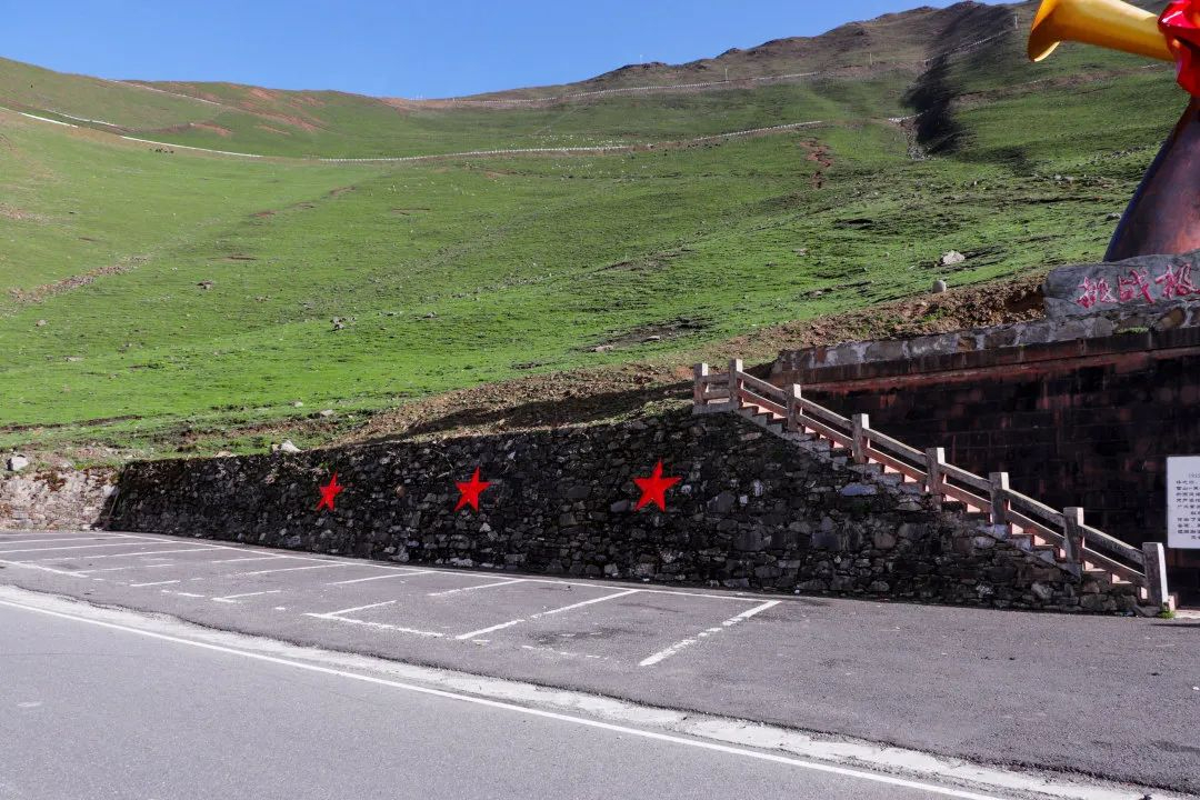 四川有座雪山,是红军长征翻越的第一座大雪山,景美人少免门票休闲区蓝鸢梦想 - Www.slyday.coM 四川有座雪山,是红军长征翻越的第一座大雪山,景美人少免门票休闲区蓝鸢梦想 - Www.slyday.coM