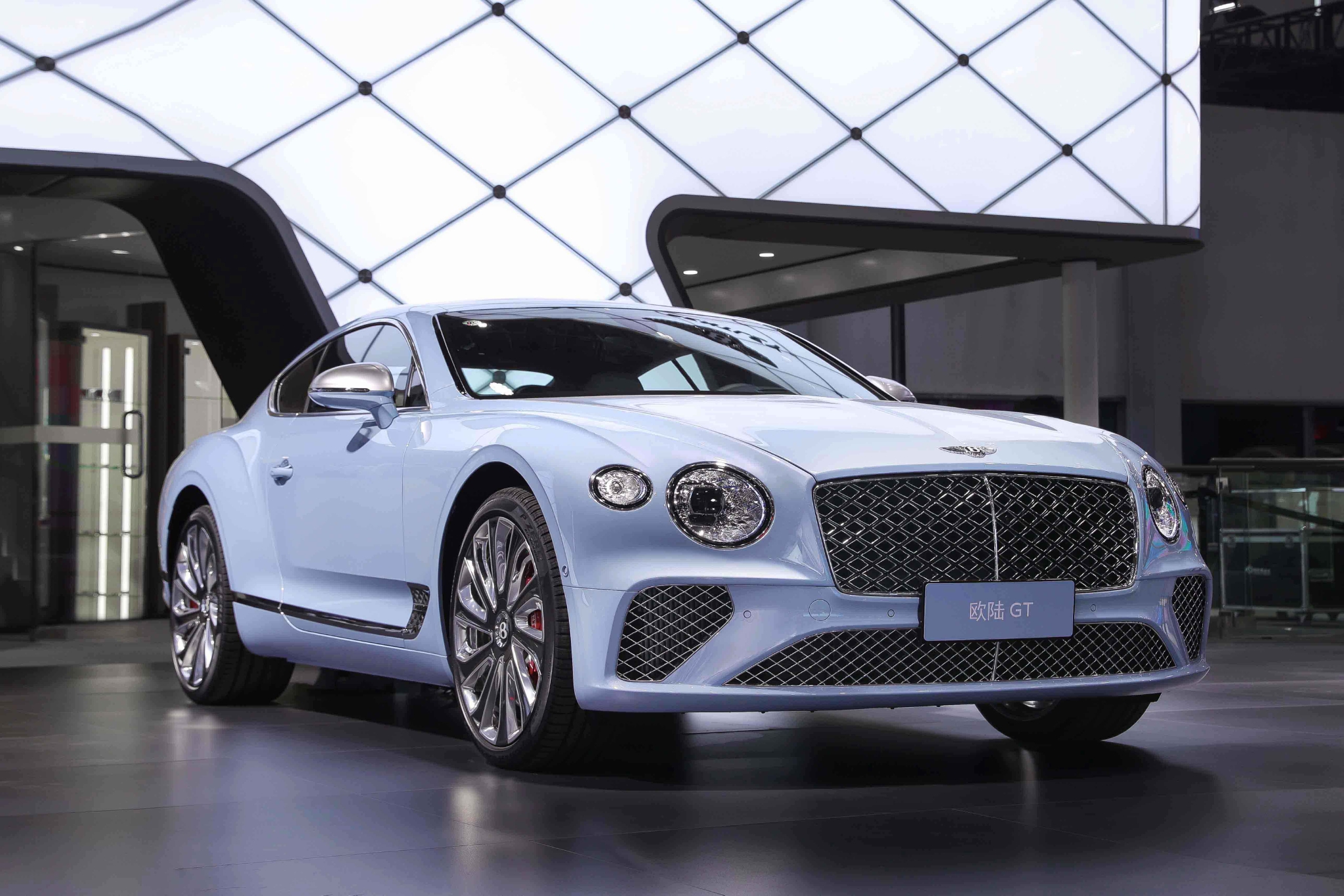 迎来在华20周年宾利品牌携全系最新力作亮相粤港澳大湾区车展