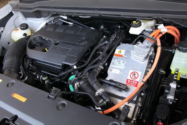 5t四缸发动机和hd120混合电驱动总成构成.