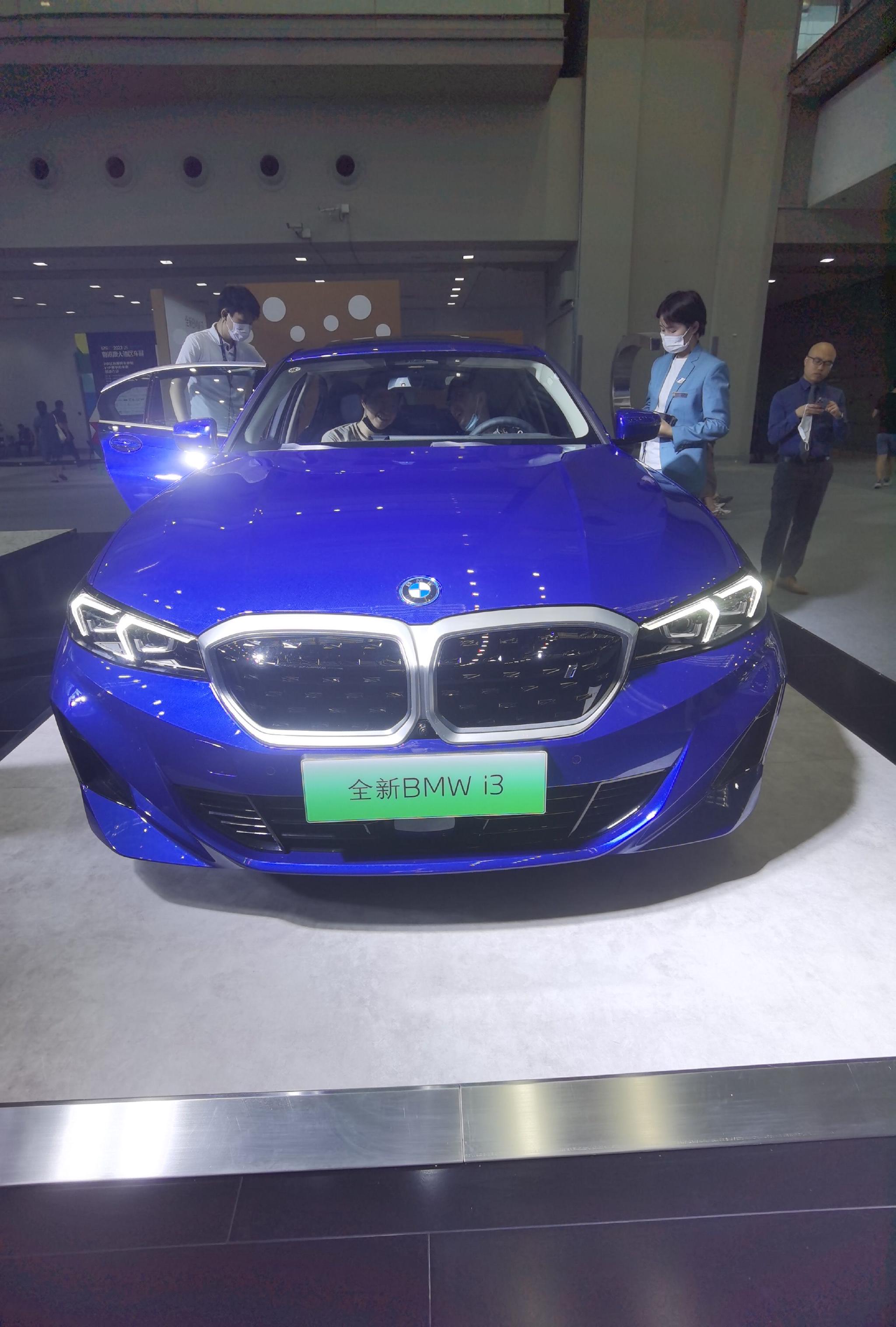 国产宝马i3亮相粤港澳车展配备单电机cltc工况下续航526km