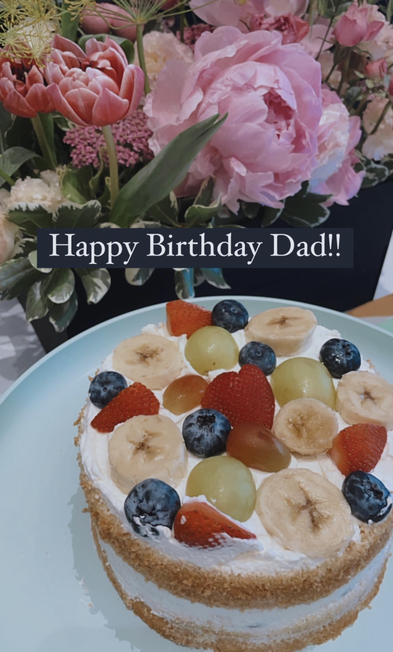 甘比晒为好友庆生照，14岁刘秀桦单手托腮出镜，亲手做蛋糕送寿星休闲区蓝鸢梦想 - Www.slyday.coM