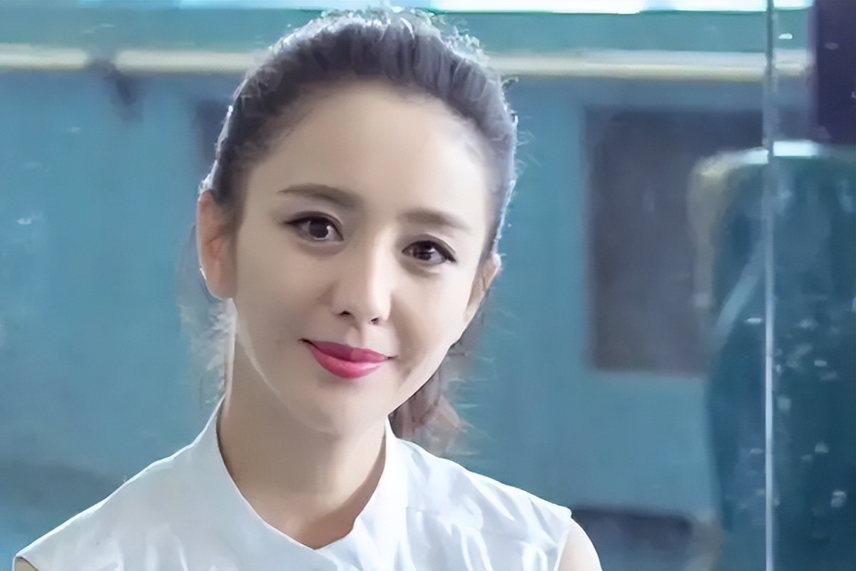 官宣离婚1年再看佟丽娅的婚姻才明白离开陈思诚是最好的选择