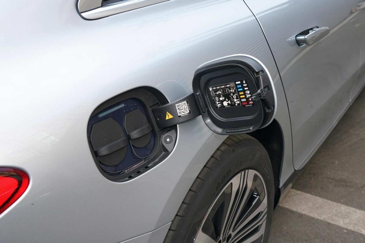 百万纯电动奔驰不敌新势力？奔驰EQS现身说法，每月养车花多少钱休闲区蓝鸢梦想 - Www.slyday.coM