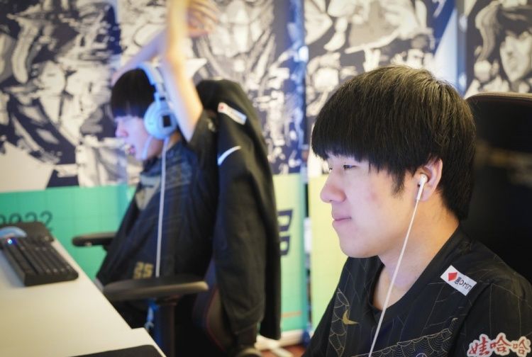 晋级MSI决赛RNG受访:全员看好T1击败G2,小明认为S赛最重要休闲区蓝鸢梦想 - Www.slyday.coM 晋级MSI决赛RNG受访:全员看好T1击败G2,小明认为S赛最重要休闲区蓝鸢梦想 - Www.slyday.coM