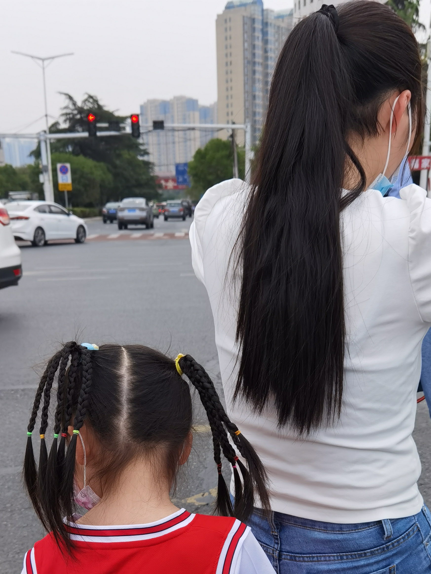 这个小妹妹的辫子好看