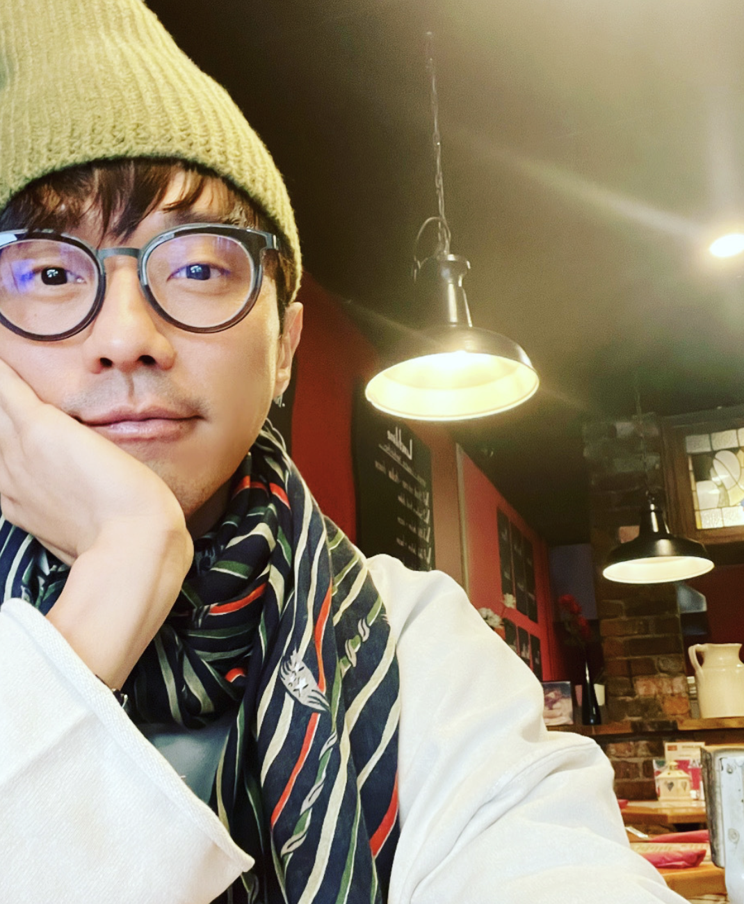 王心凌翻红带火前搭档40岁微笑王子张栋梁近照略显沧桑