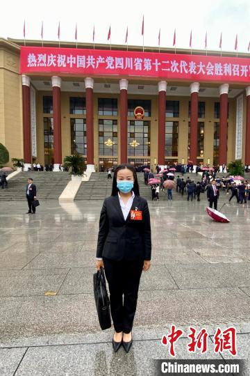 四川党代表"雨衣妹妹"刘仙:相信未来的老区会给年轻