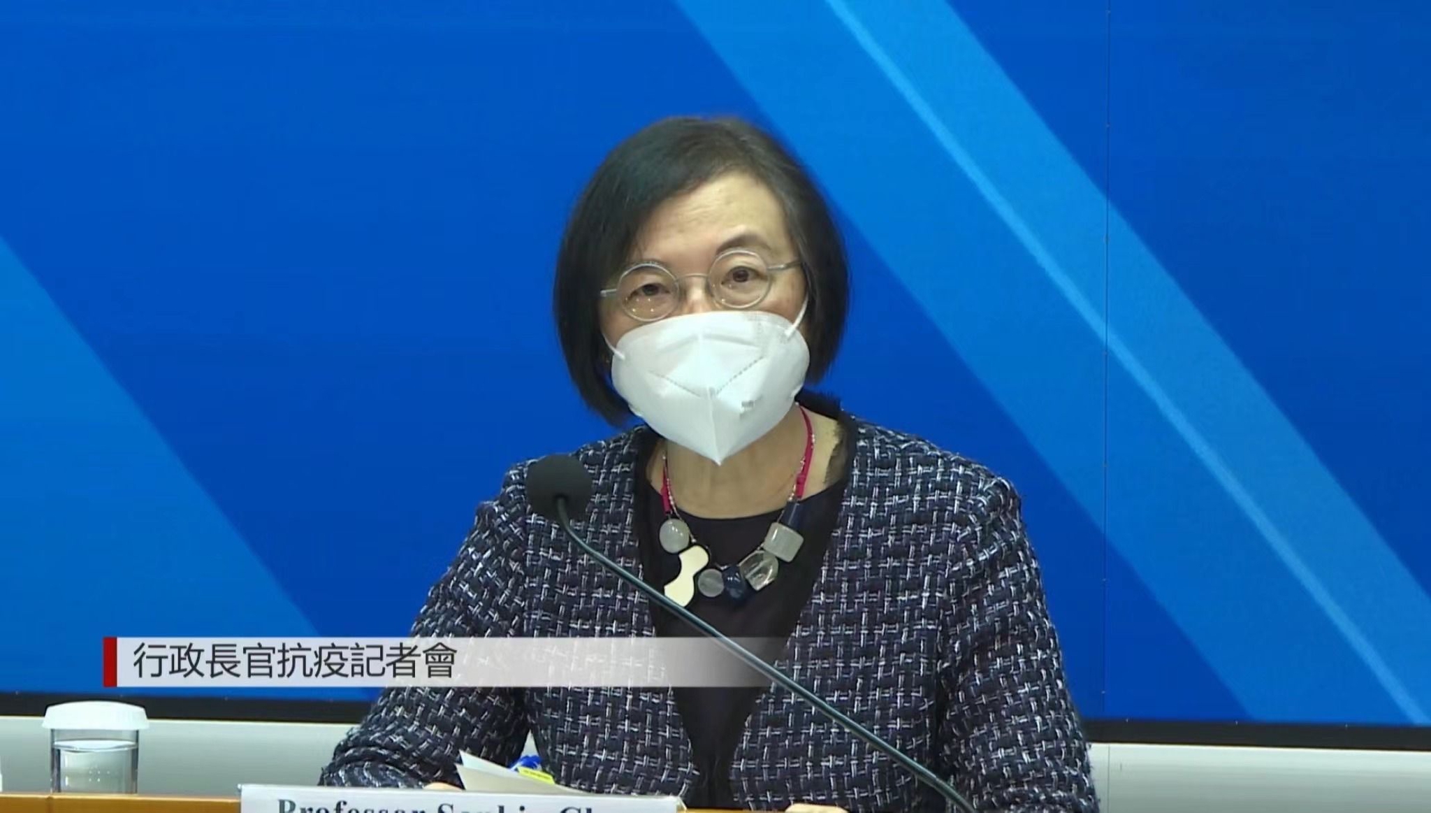 陈肇始:香港社区有至少200条传播链,考虑让抵港人士