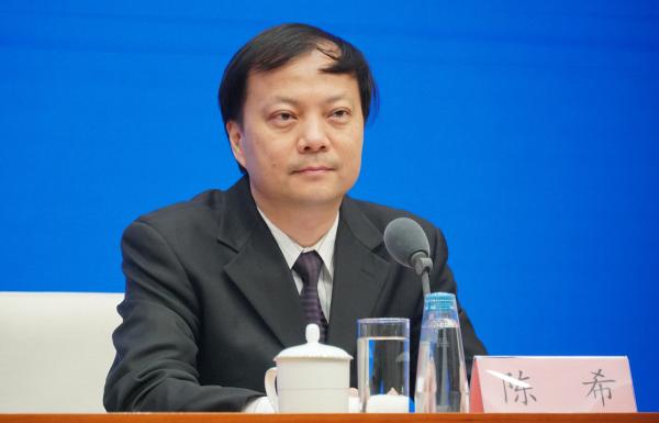75后海南省商务厅长陈希任三亚市委副书记，3年前跨省履新
