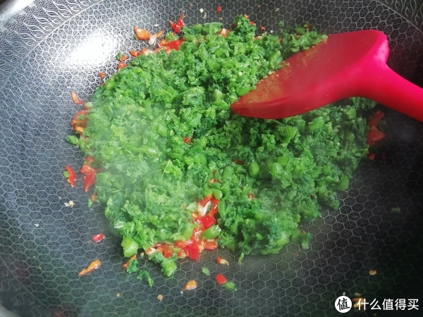 夏天，遇到南瓜藤我必买，口感脆嫩，营养丰富，不懂吃太可惜了休闲区蓝鸢梦想 - Www.slyday.coM