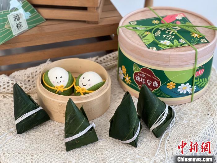 “它经济”正热  这届年轻人为什么那么喜欢宠物？休闲区蓝鸢梦想 - Www.slyday.coM