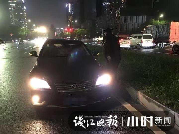 “我以为这种事情只能在电视里看到”，着急送孩子看病出了车祸，却被两位杭州辅警暖到了休闲区蓝鸢梦想 - Www.slyday.coM