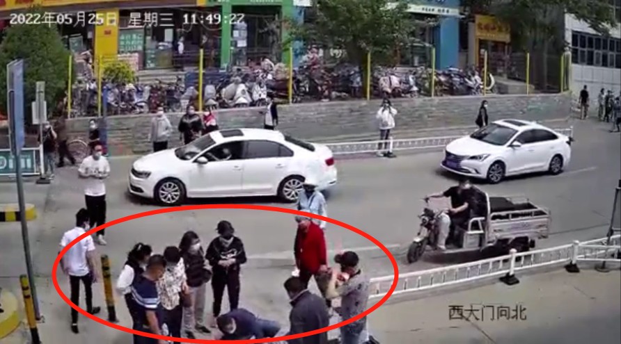 银川年轻男子呼吸心跳骤停，医生下班路过，跪地抢救！休闲区蓝鸢梦想 - Www.slyday.coM