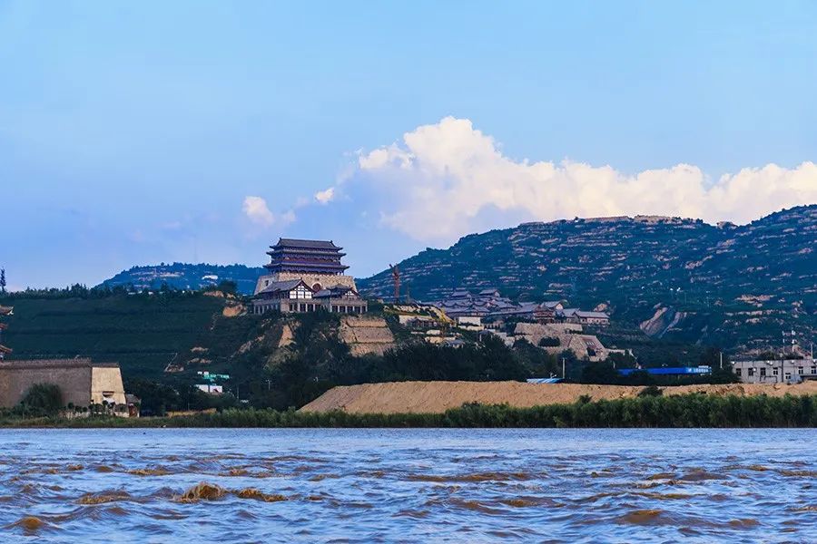 黃河岸邊的陝西潼關古城.圖|圖蟲創意