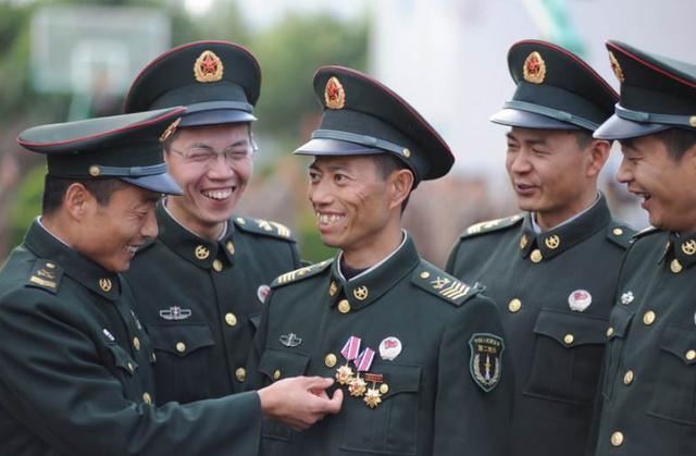 具体部队的转业军官和高级士官如何分配,必须要根据地方放出的编制