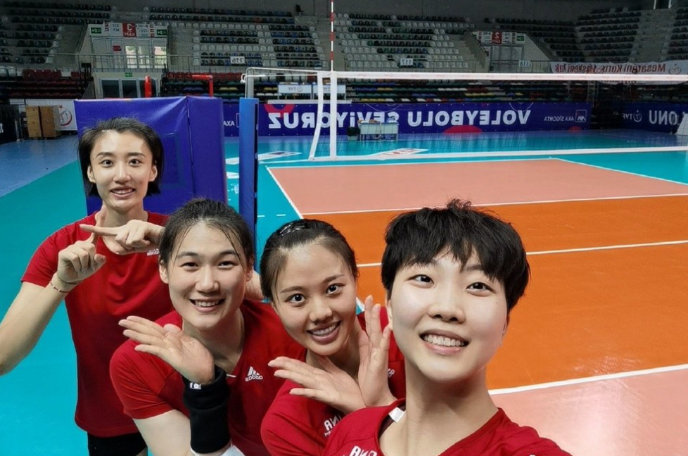 中国女排土耳其训练照曝光！国少F4再度携手作战，袁心玥回忆杀休闲区蓝鸢梦想 - Www.slyday.coM