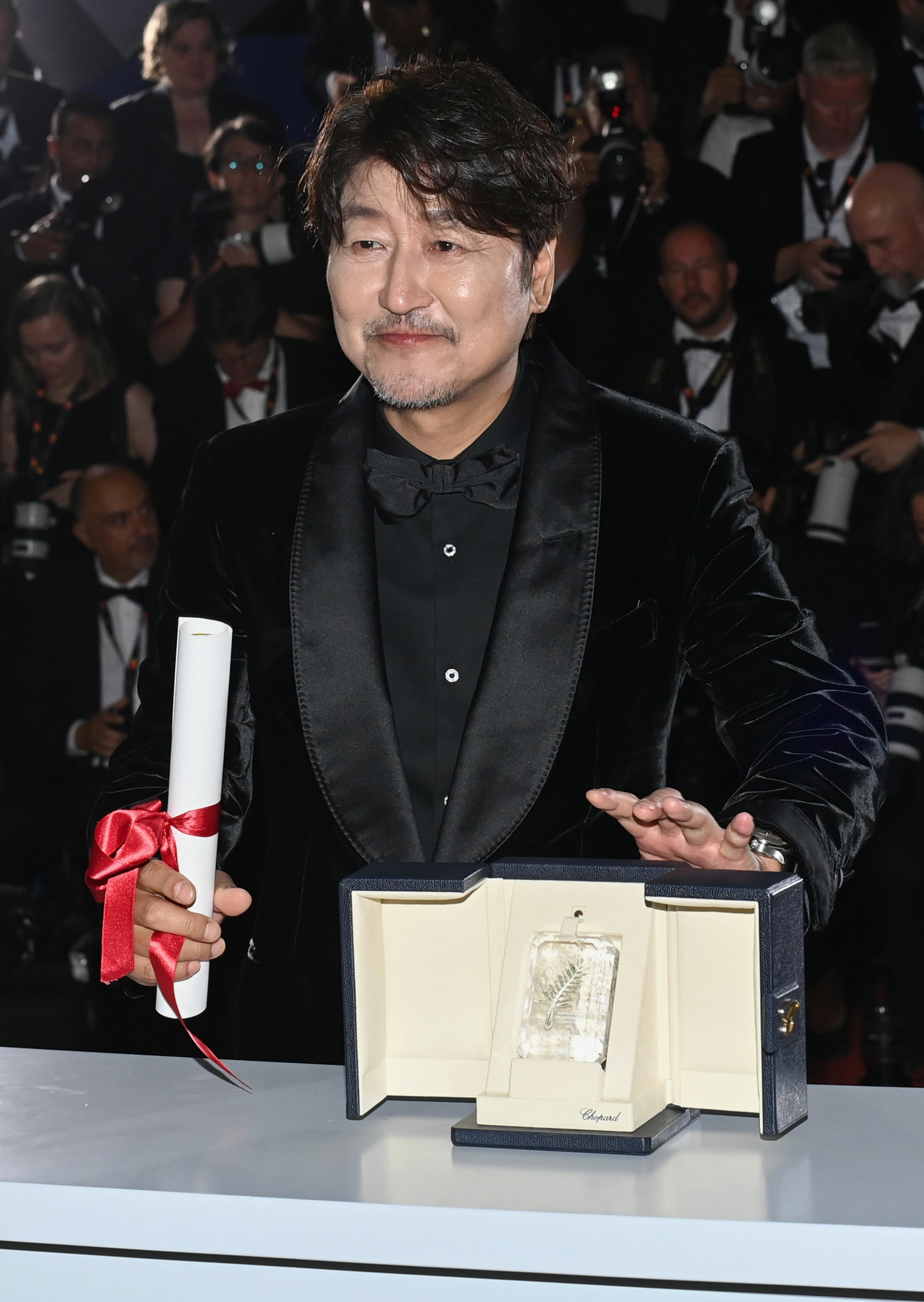 宋康昊凭借《掮客》获得第75届最佳男演员96