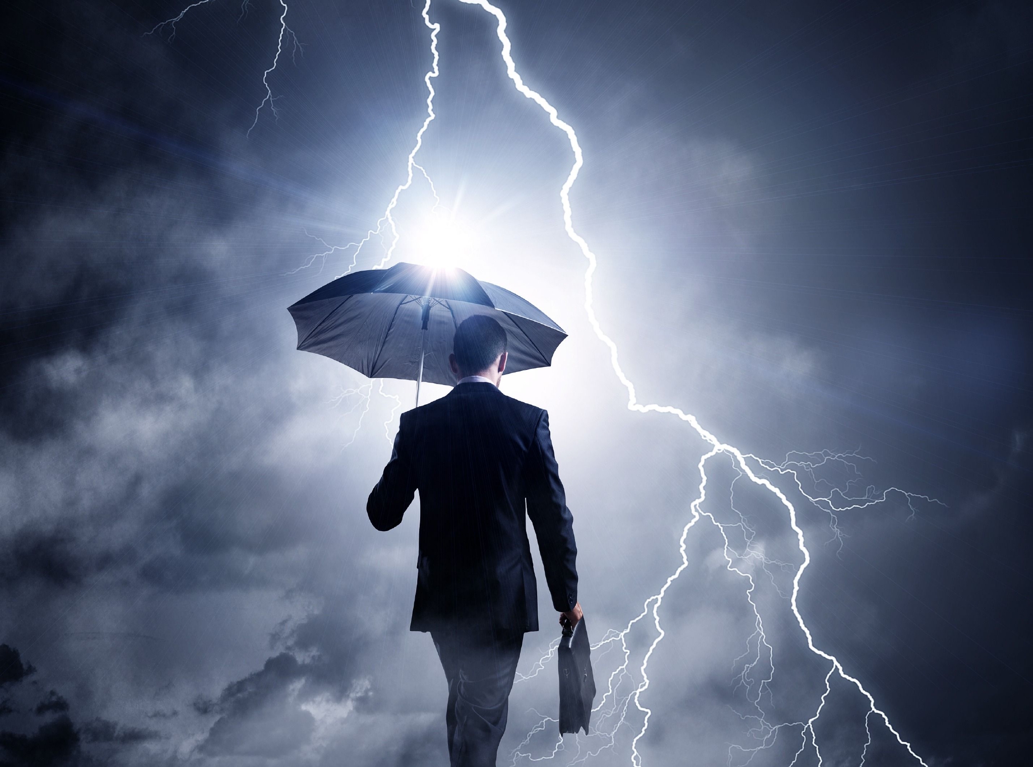 挖虫草避雨被闪电击中：7位村民遭雷击身亡！遭遇雷暴该怎么办？休闲区蓝鸢梦想 - Www.slyday.coM