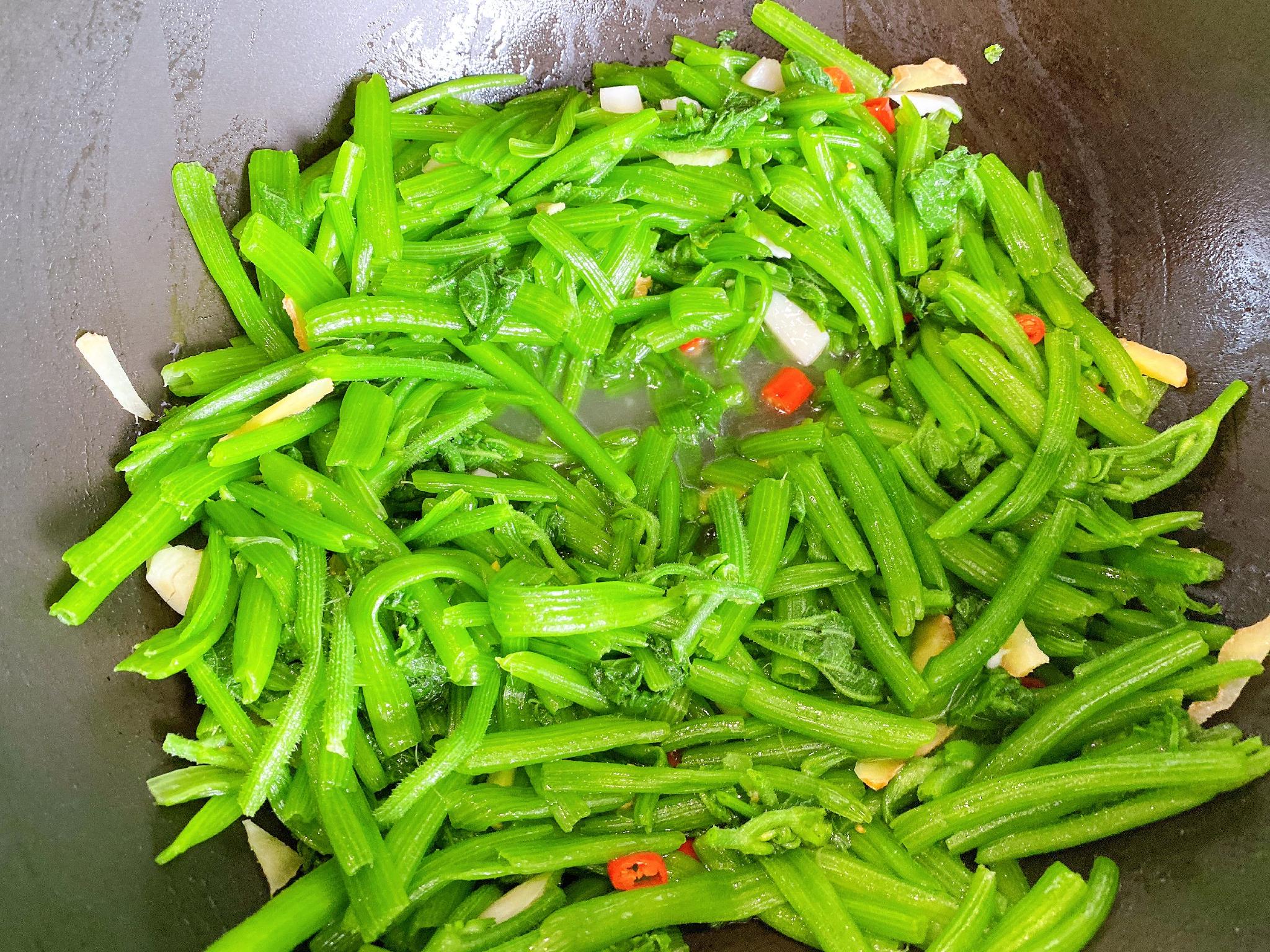 美味的蒜炒南瓜藤|南瓜藤|胡椒粉|辣椒_新浪新闻