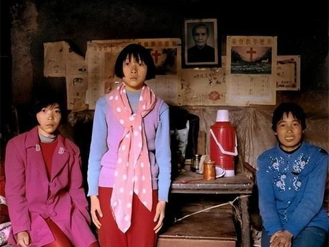 空心化现象日益严重的农村,藏着一群活在恐惧之中的留守妇女