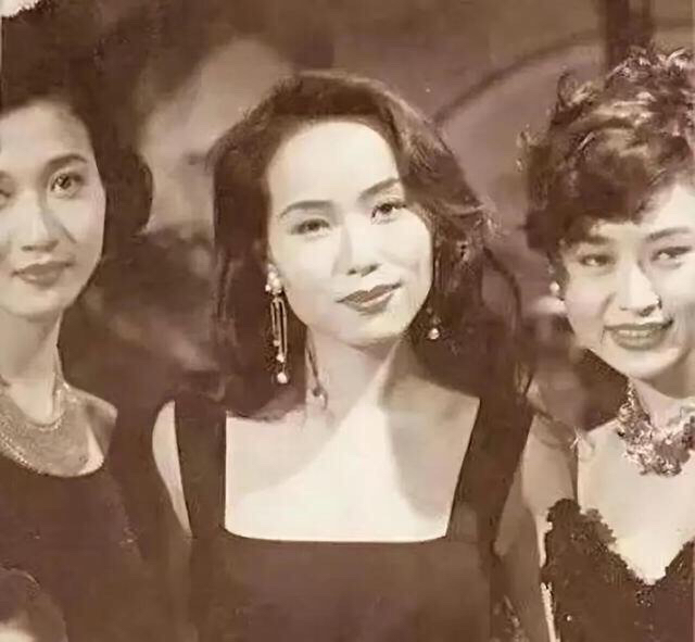 叶童才是被“耽误”的女演员,男装帅气女装优雅,59岁依旧时髦休闲区蓝鸢梦想 - Www.slyday.coM 叶童才是被“耽误”的女演员,男装帅气女装优雅,59岁依旧时髦休闲区蓝鸢梦想 - Www.slyday.coM