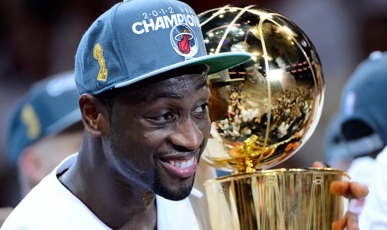 艾弗森在nba历史上仅有4位玩家影响到全球我还欠缺资格