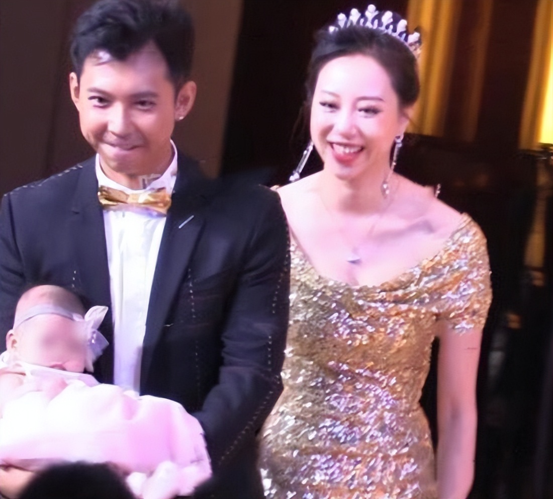 以至于他的儿子朱青阳在自己的婚礼上动情地说:"我一路见证了爸爸妈妈