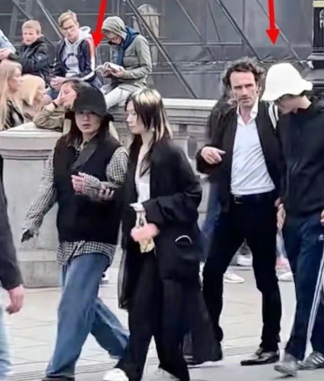 马思纯和男友在伦敦逛街，穿搭随意显得臃肿无比，少女感荡然无存休闲区蓝鸢梦想 - Www.slyday.coM