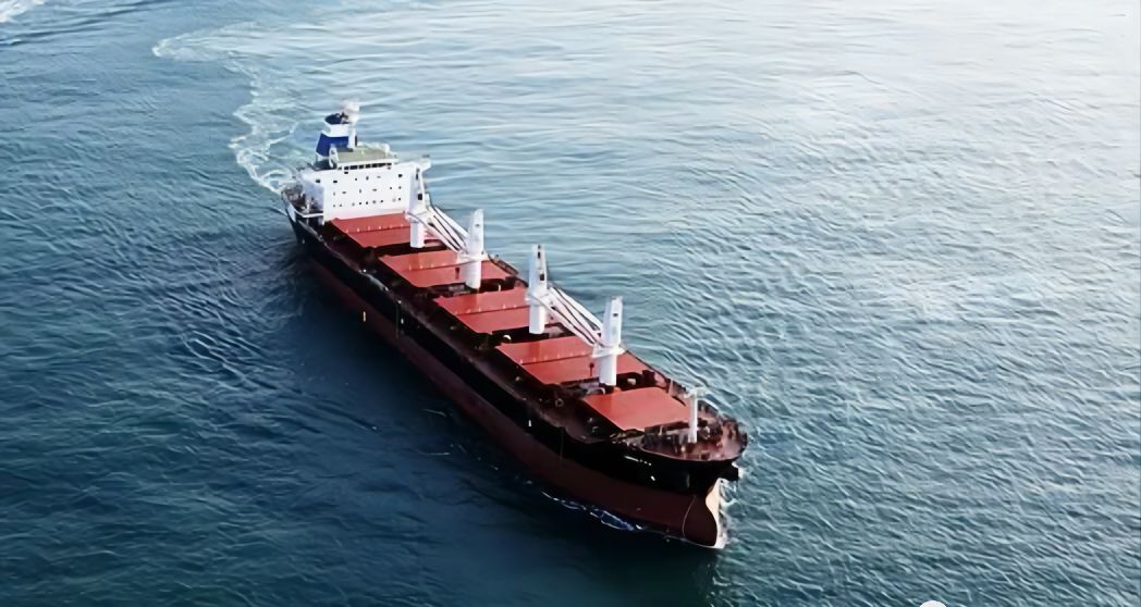 图丨远洋货轮示意图不过,远在印度洋西海岸的一艘中国货轮"嘉宁山"号