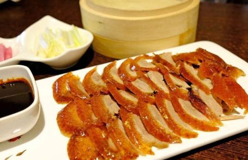 外边吃北京烤鸭鸭架是炖汤还是油炸回答4个字一看就是行家
